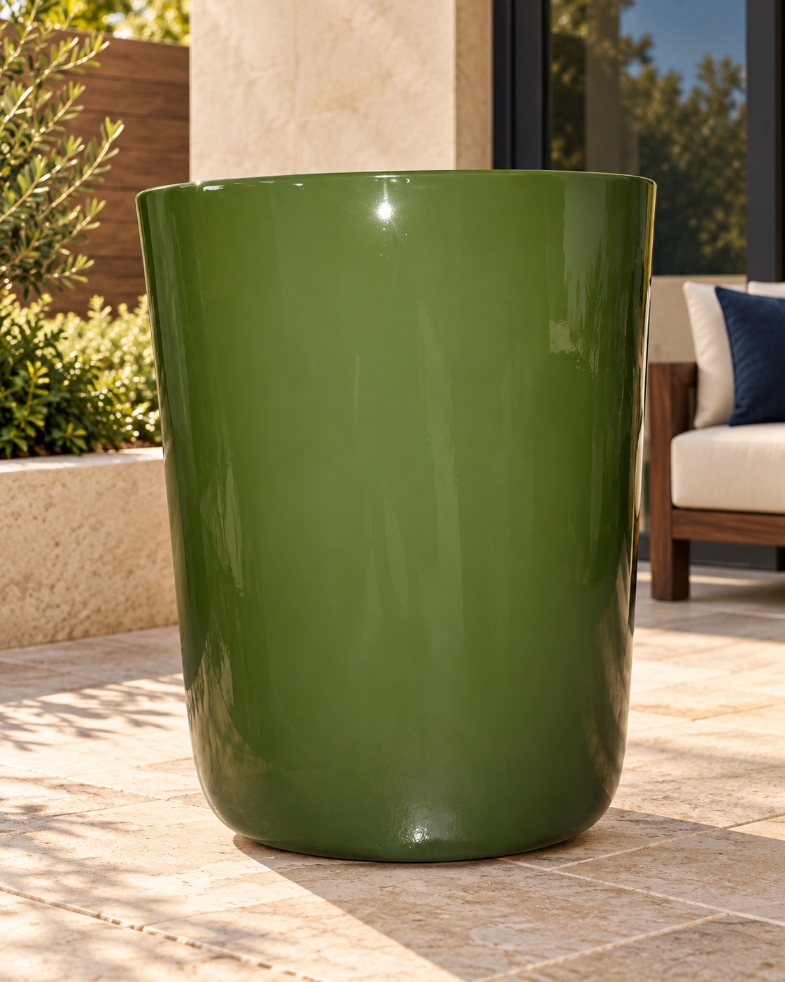 Grande vaso cilíndrico com acabamento laqueado verde oliva